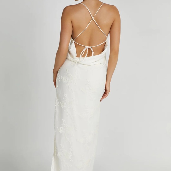 *SOLD* White/Cream Velvet Pattern Maxi Bridal Dress - Picture 4 of 6